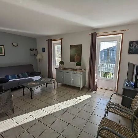 Thomas Apartment